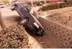 湖南益阳道路救援:汽车不慎陷入沟壑怎么办? 湖南益阳道路救援